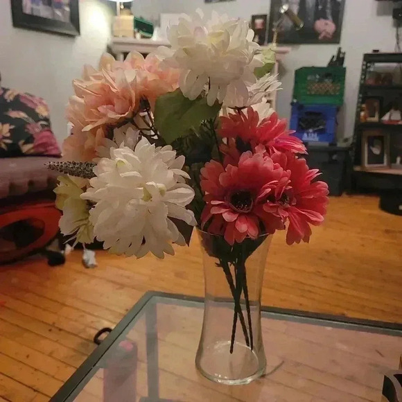 Bouquet  of fake flowers 💐 - Picture 2 of 2